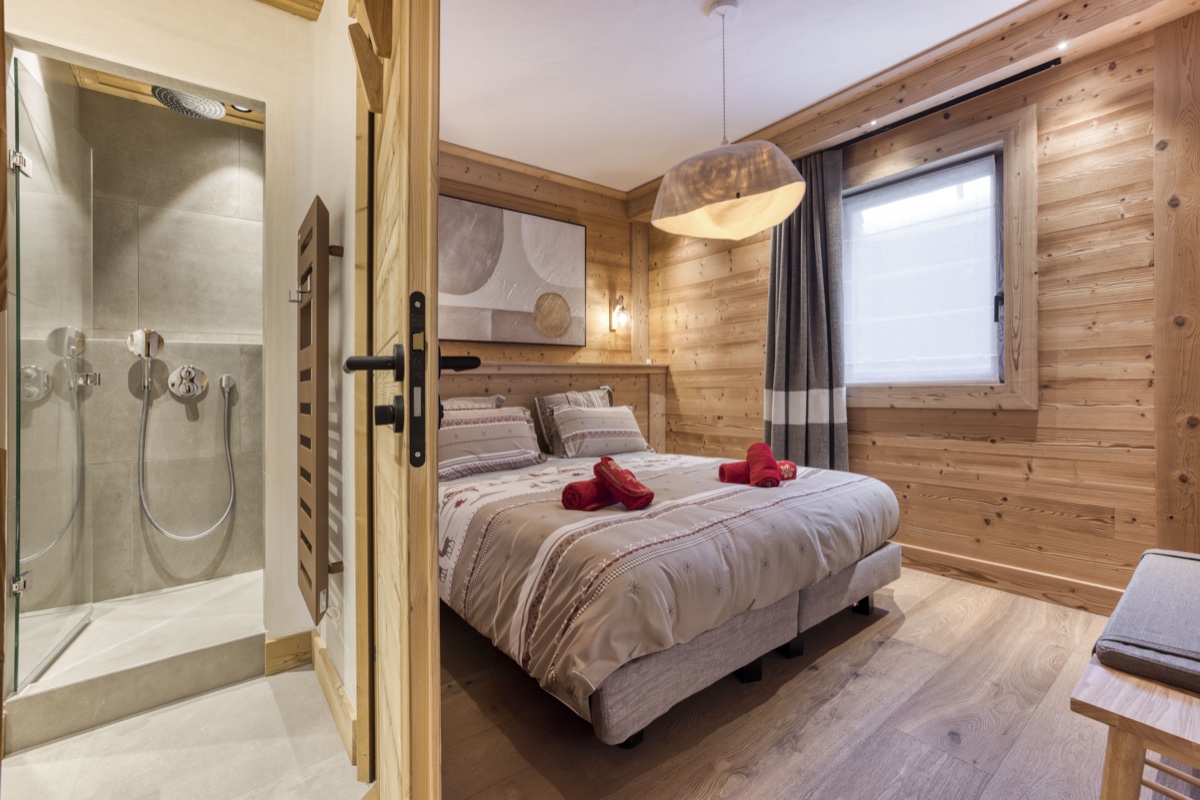 Ensuite bedroom floor 1