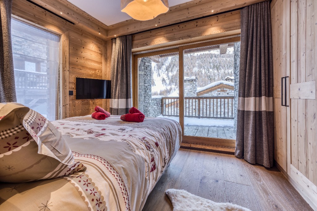 Ensuite bedroom floor 1