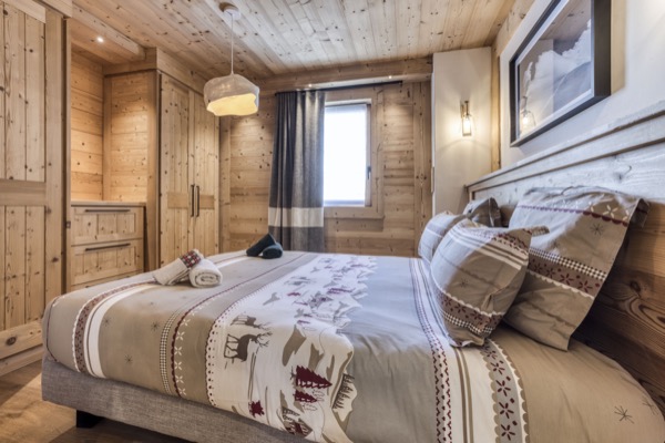 Ensuite bedroom floor 2