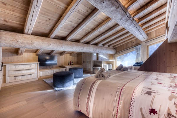 Ensuite bedroom floor 3